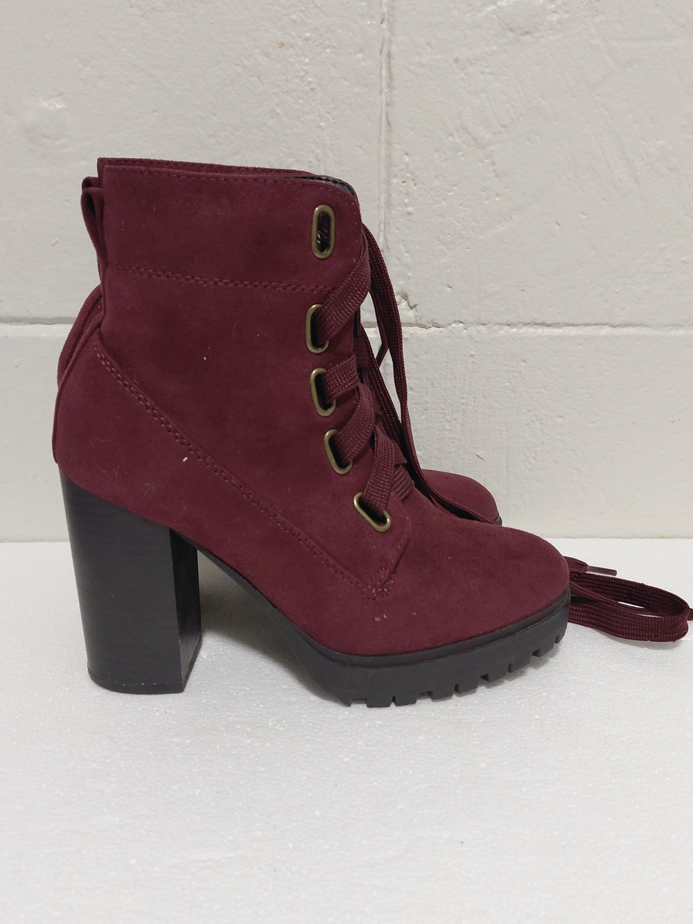 Women’s Lace-Up Suede Ankle Boots in Burgundy
